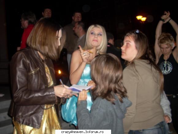 iar autografe cu fanii