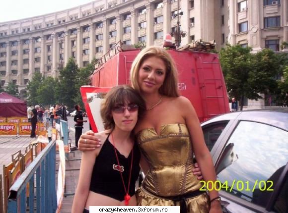 fetita din te nimeresti pe aici sa te =)) cu fanii