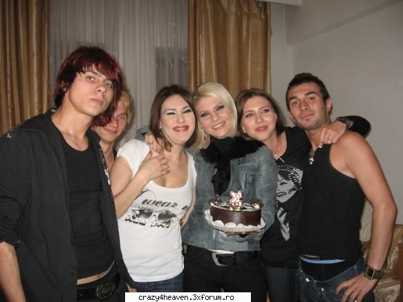 fiind 9 mai iar a doua zi (10) fetele 3 ani de la existenta trupei heaven ne-am hotorat sa le face o