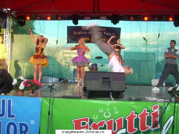 nu a fost facuta poza cand trebuia dar ata ete in concerte