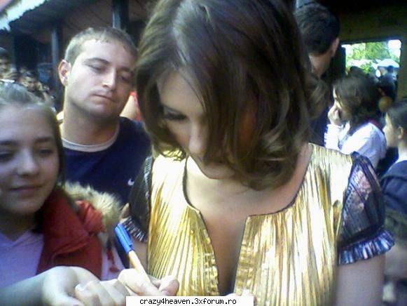 alliana la autografe in concerte