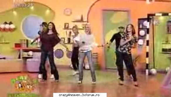cantau piesa in doi... neatza cu razvan si dan