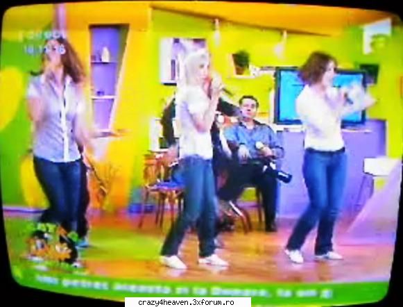 m-am trezit la ora 8 sa le vad pe fete si tot adormeam, deodata am auzit ceva ca prin somn cand am