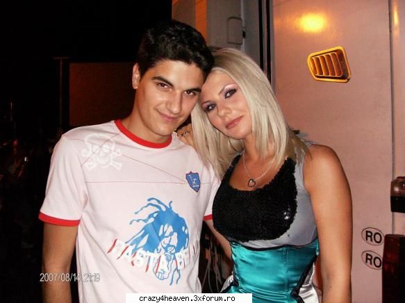 este o fromoasa :rolleyes: poze adina