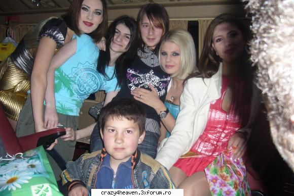cred ca ar fi cazul sa imi dau un 'update'  :rotfl:  :rotfl:  :rotfl: sunt flavia am 17 ani si sunt