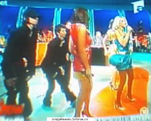 e supertare coregrafia  :d un show pacatos
